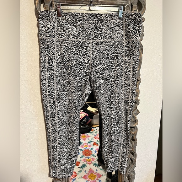 Athleta Ultimate Stash II Textured 7/8 Tight in Black White Design Size Plus 2X - Picture 2 of 10